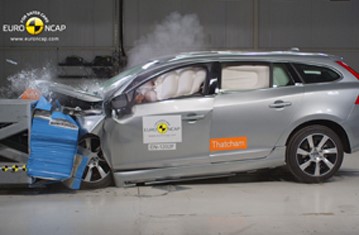 Краш тест Volvo V60 Plug-In Hybrid (2012)